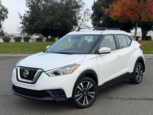 Used 2019 Nissan Kicks SV w/ Exterior Package image 1