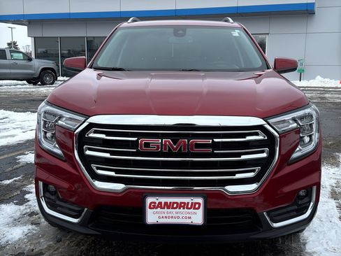 Certified 2024 GMC Terrain SLT image 3