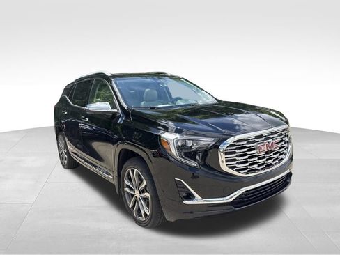 Used 2020 GMC Terrain Denali w/ Denali Premium Package AWD/4WD image 3
