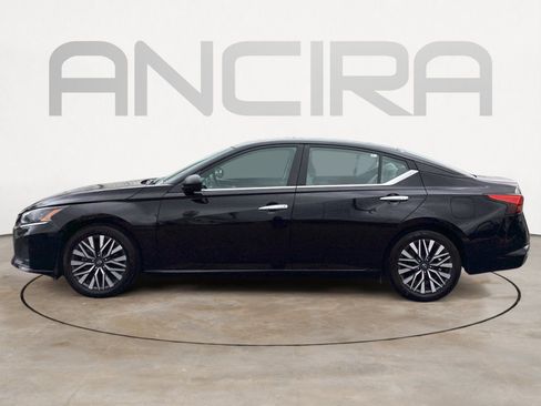 Used 2024 Nissan Altima 2.5 SV FWD image 11