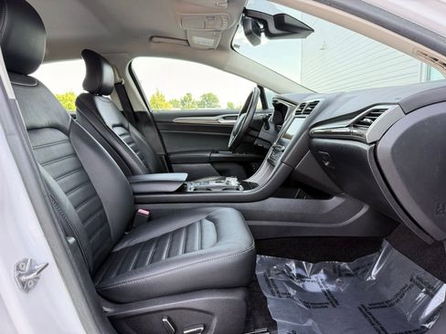 Used 2018 Ford Fusion SE w/ Equipment Group 602A FWD image 20
