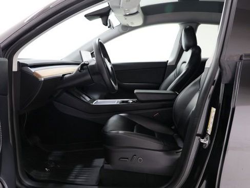 Used 2021 Tesla Model Y Long Range image 16