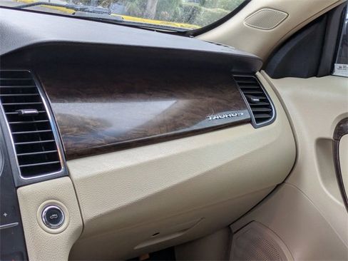 Used 2016 Ford Taurus Limited image 19