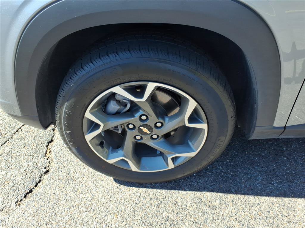 Used 2024 Chevrolet Trax LT FWD image 9