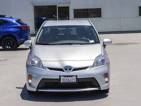 Used 2015 Toyota Prius Three w/ Preferred Accessory Package FWD image 2