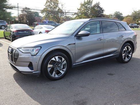 Used 2021 Audi e-tron Premium w/ Convenience Plus Package image 1