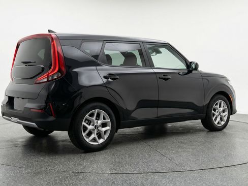 Used 2025 Kia Soul LX w/ LX Technology Package image 9