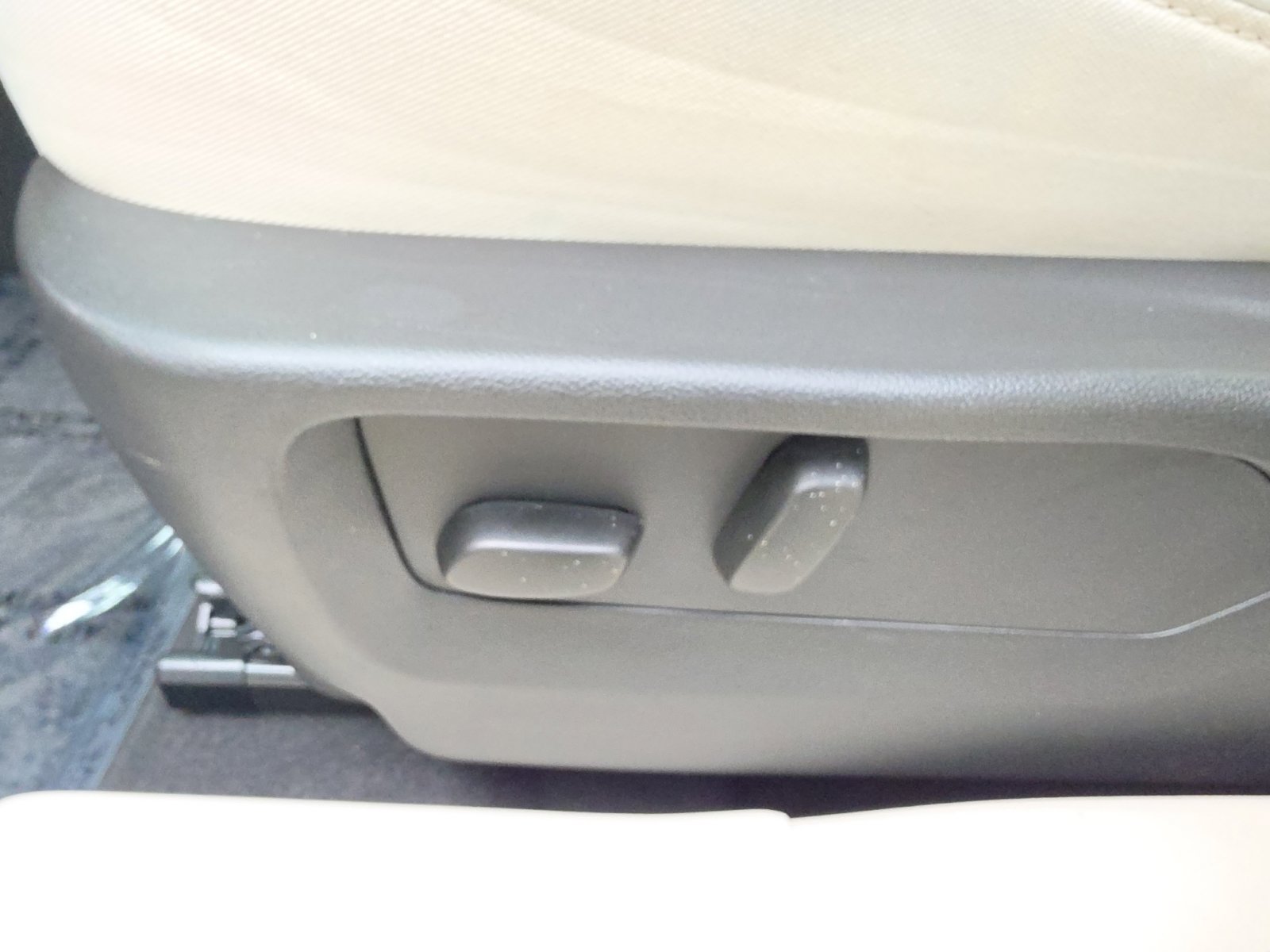 Used 2023 Buick Envision Avenir AWD/4WD image 21