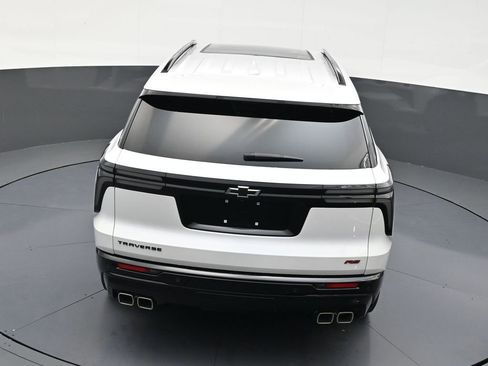 Used 2025 Chevrolet Traverse RS FWD image 16