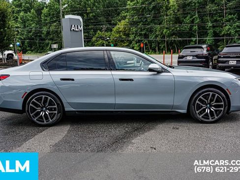 Used 2024 BMW 760i xDrive w/ Premium Package image 9