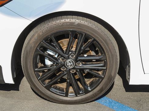 Used 2025 Toyota Camry SE w/ Convenience Package FWD image 14
