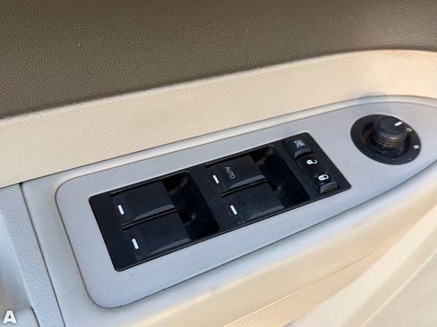 Used 2010 Chrysler 300 Touring image 11