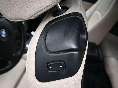 Used 2012 BMW 135i Convertible image 24