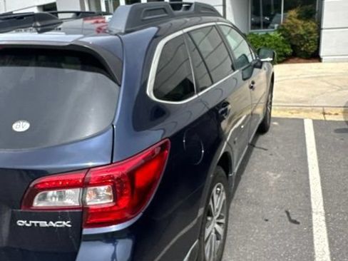 Used 2018 Subaru Outback 2.5i Limited AWD/4WD image 11