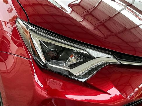 Used 2017 Toyota RAV4 LE image 28