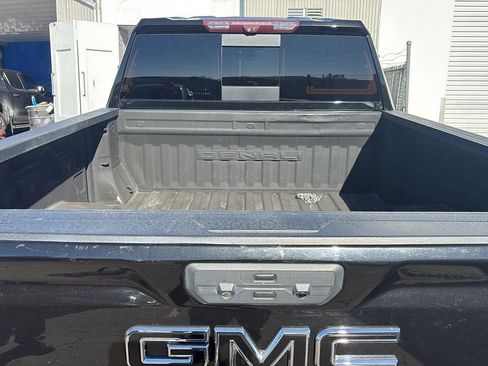 Used 2021 GMC Sierra 2500 Denali w/ Denali Black Diamond Edition image 11