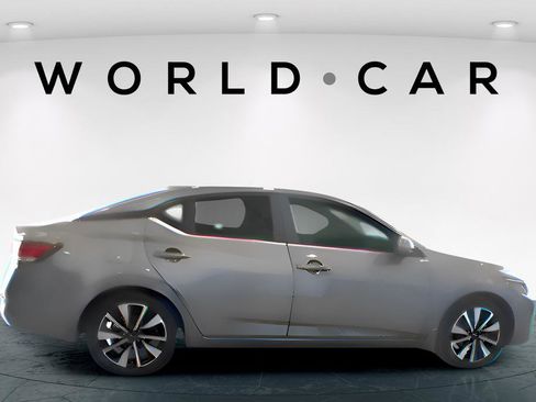 Used 2025 Nissan Sentra SV w/ SV Premium Package image 8