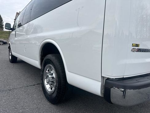 Used 2017 Chevrolet Express 3500 LT w/ LT Preferred Equipment Group RWD image 12