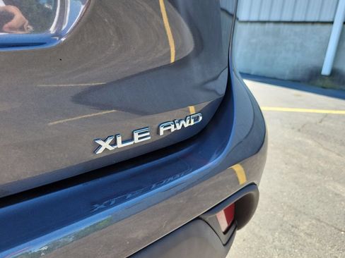Used 2020 Toyota Highlander XLE AWD/4WD image 10