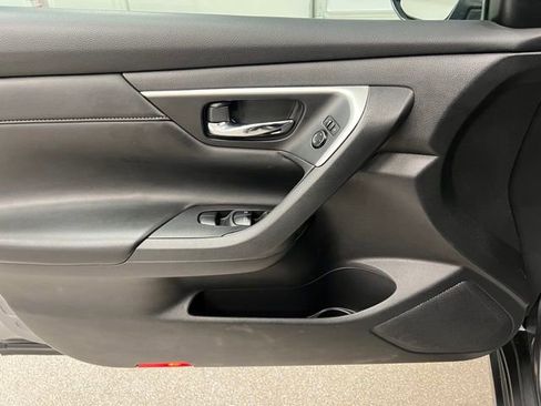 Used 2017 Nissan Altima 2.5 SL w/ Moonroof Package FWD image 21