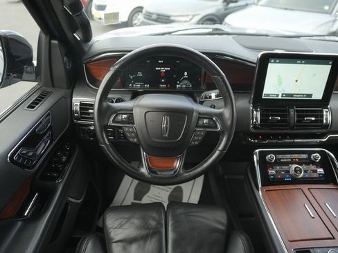 Used 2021 Lincoln Navigator Reserve image 24