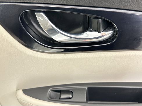 Used 2018 Nissan Rogue Sport SV image 30