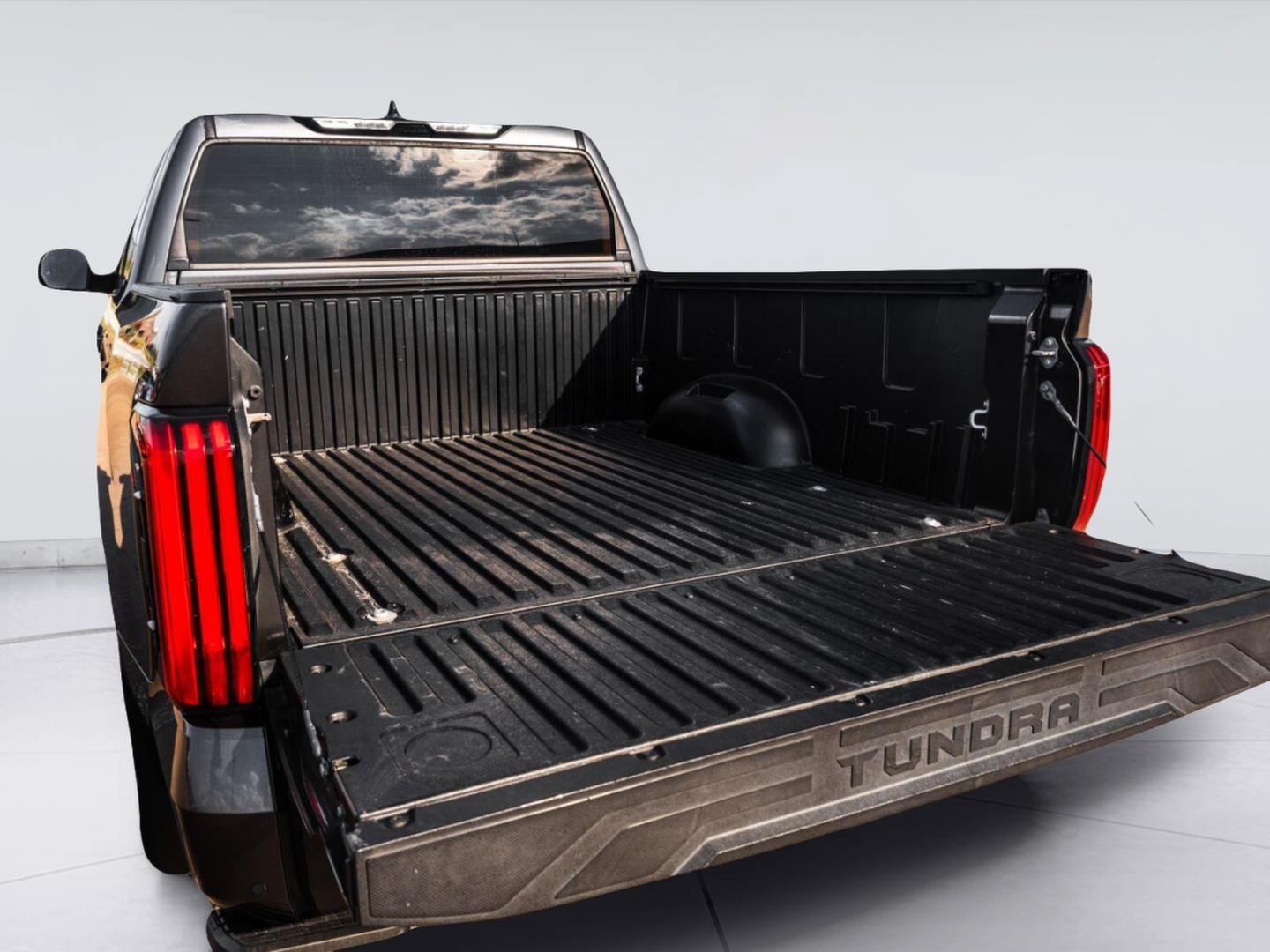 Used 2023 Toyota Tundra SR5 w/ SR5 Convenience Package AWD/4WD image 10