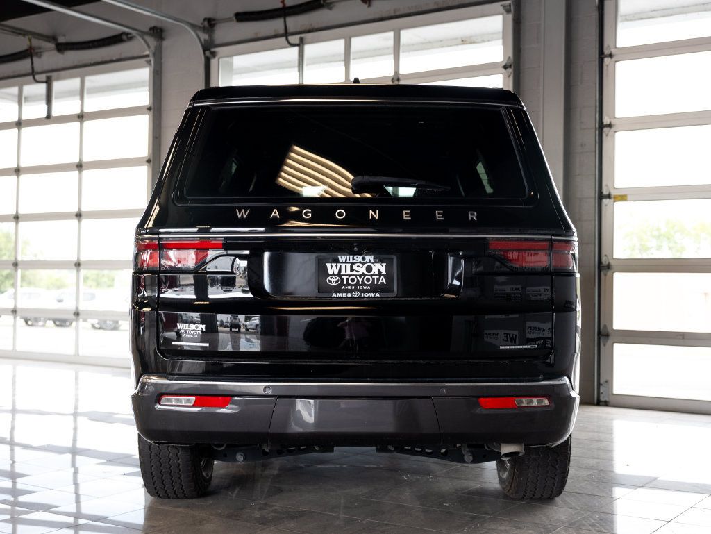 Used 2022 Jeep Wagoneer Series I AWD/4WD image 4