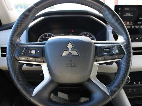 Used 2025 Mitsubishi Outlander SE FWD image 19