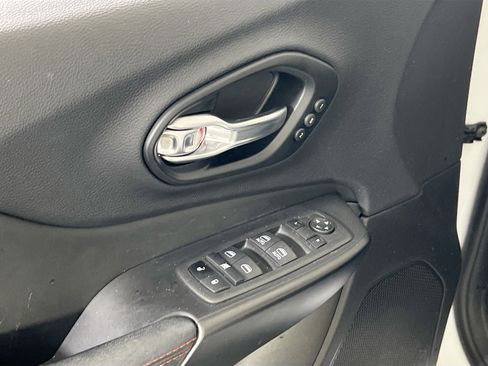 Used 2022 Jeep Cherokee Trailhawk w/ Premium Leather Package image 17