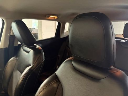 Used 2019 Jeep Compass Latitude FWD image 5