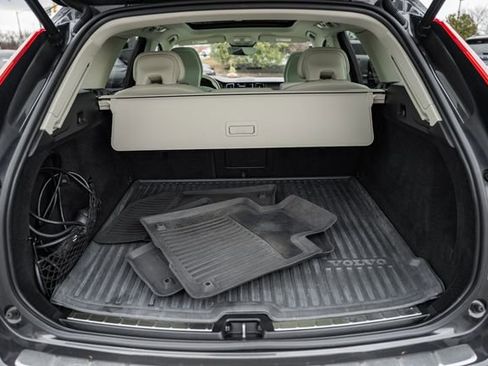 Used 2022 Volvo XC60 T8 Inscription w/ Advanced Package image 10