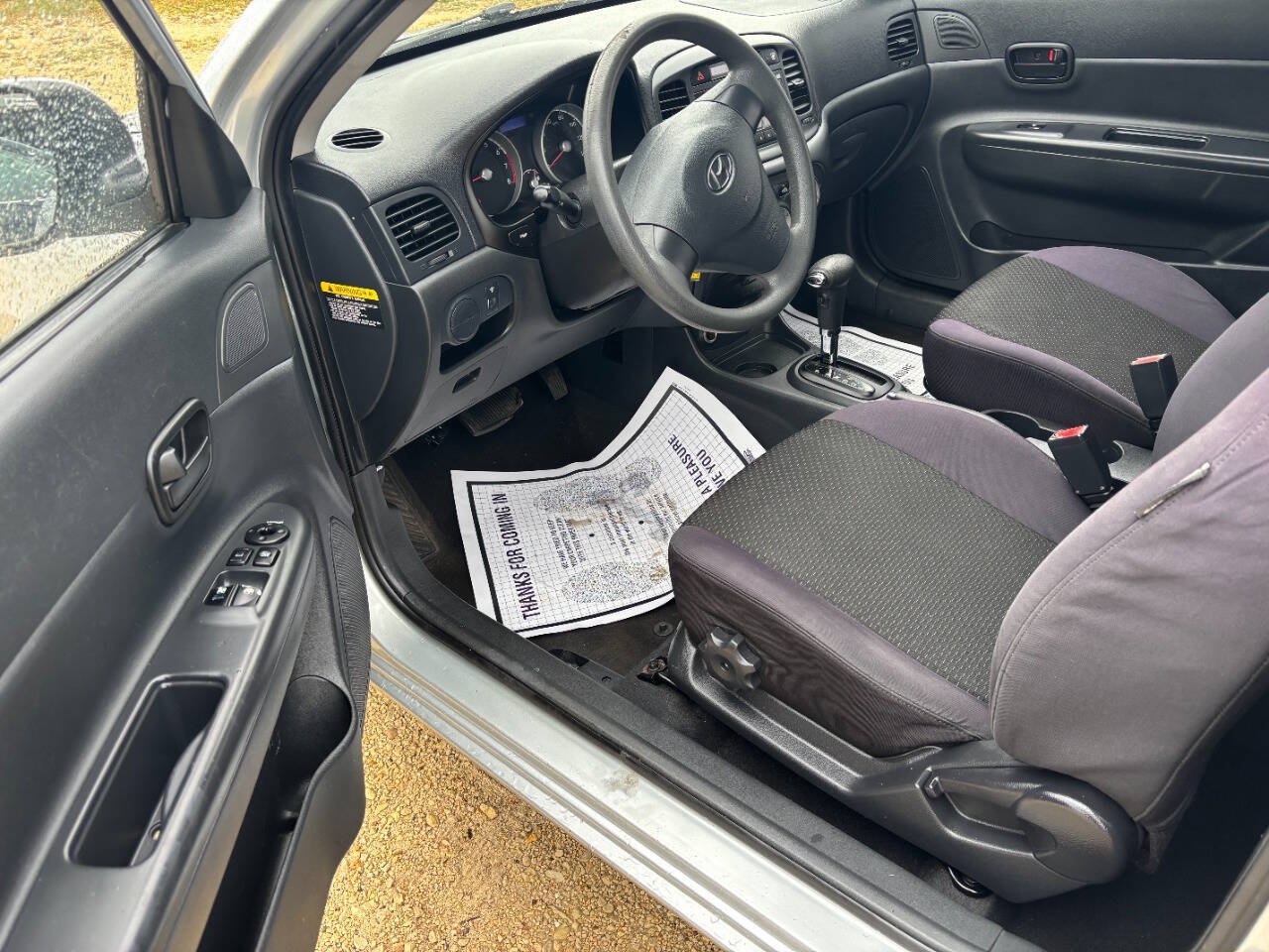 Used 2010 Hyundai Accent GS w/ Premium Pkg 3 FWD image 2