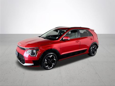 Certified 2023 Kia Niro Wind FWD image 2