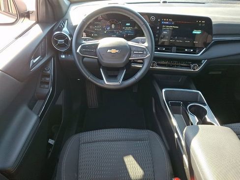 Used 2025 Chevrolet Equinox LT FWD image 11