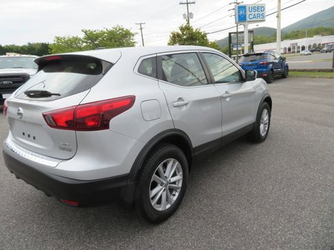 Used 2018 Nissan Rogue Sport S w/ S Appearance Package image 3