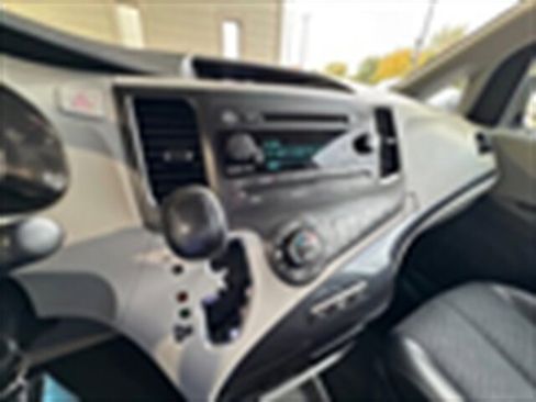 Used 2013 Toyota Sienna SE image 23