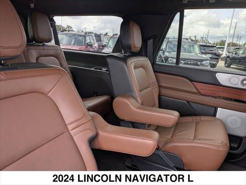 Used 2024 Lincoln Navigator L Reserve AWD/4WD image 23