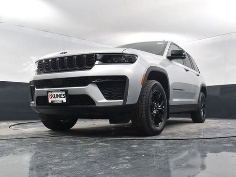 New 2026 Jeep Grand Cherokee Altitude AWD/4WD image 46