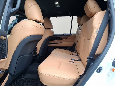 Used 2025 Lexus LX 600 4WD w/ Luxury Package image 8