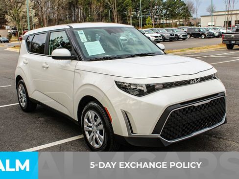Used 2025 Kia Soul LX FWD image 4