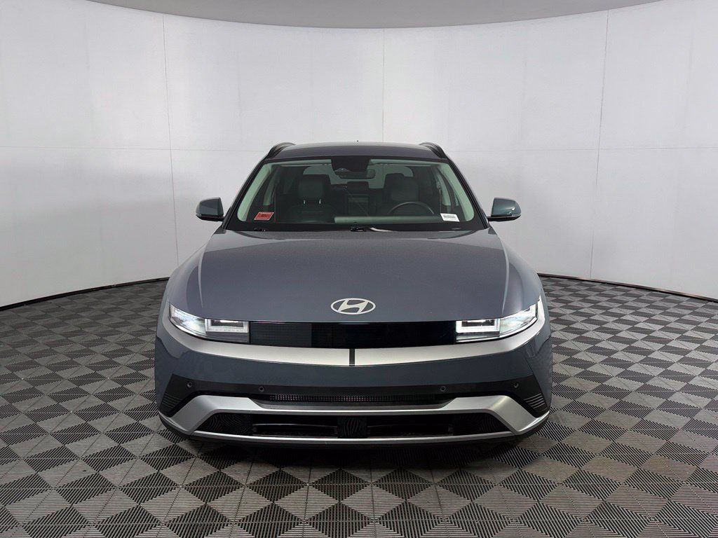 Used 2025 Hyundai Ioniq 5 SEL RWD image 2