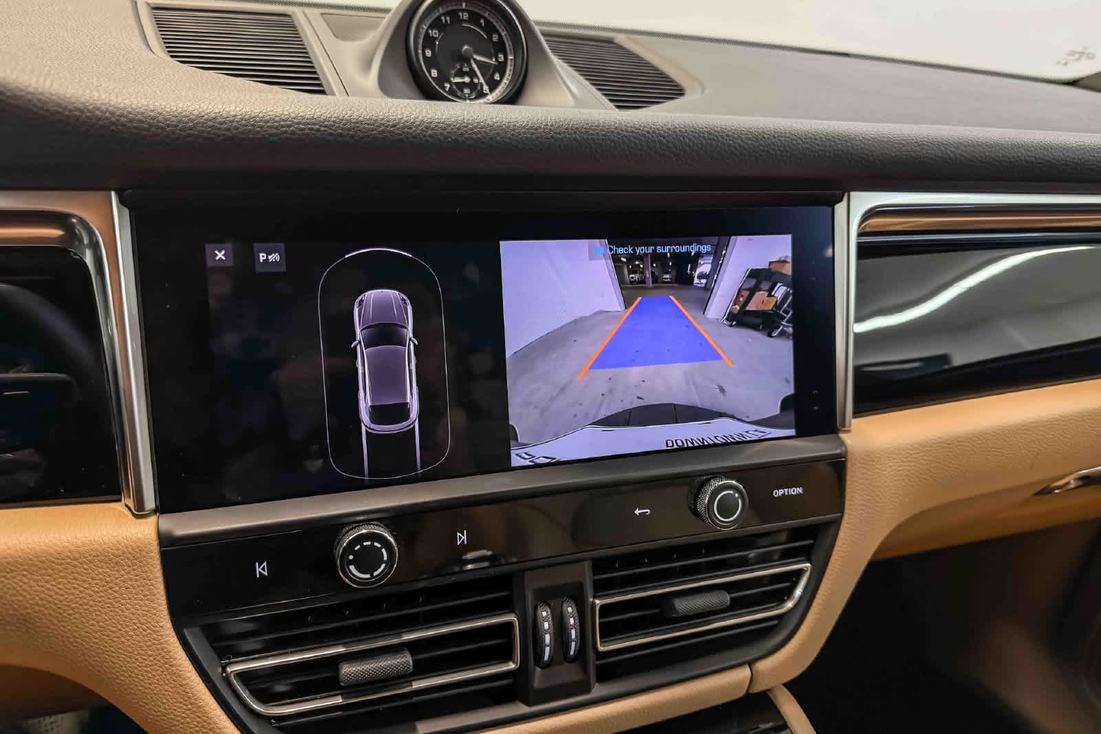 Certified 2023 Porsche Macan AWD/4WD image 26