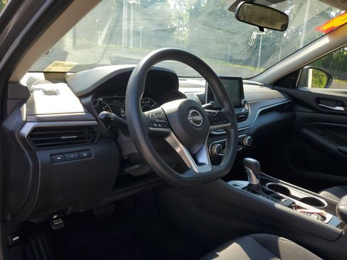 Used 2024 Nissan Altima 2.5 SV FWD image 15