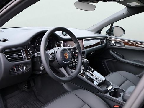 Used 2026 Porsche Macan AWD/4WD image 4