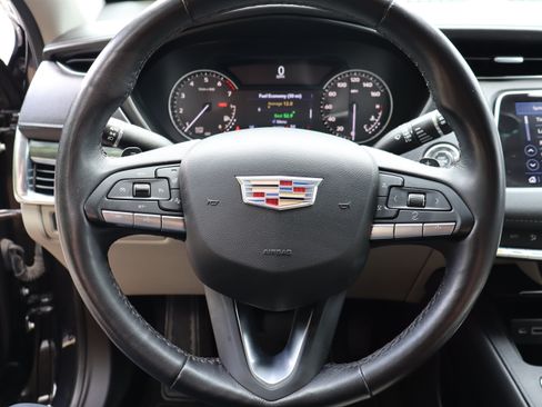 Used 2023 Cadillac XT4 Luxury w/ Cold Weather Package AWD/4WD image 24