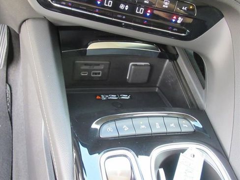 Used 2023 Buick Envision Avenir image 24