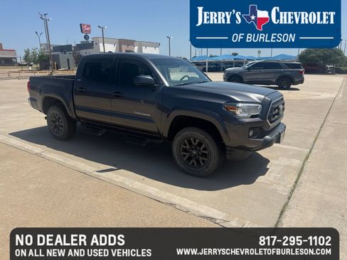 Used 2020 Toyota Tacoma SR5 w/ SR5 Appearance Package (SM) RWD image 2