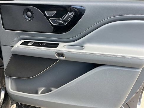 Used 2020 Lincoln Aviator Reserve w/ Equipment Group 201A image 25