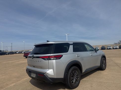Used 2023 Nissan Pathfinder S image 17